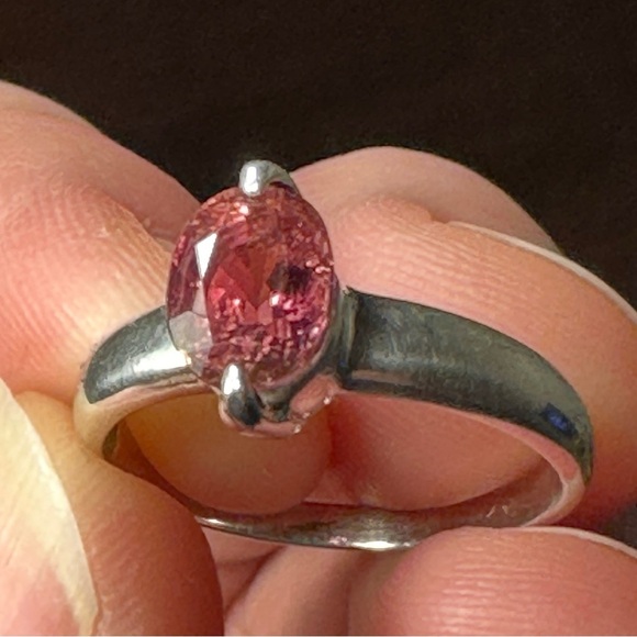 1.96 cts Pink Tourmaline Oval Faceted Sterling Silver Ring EUC - Picture 4 of 16